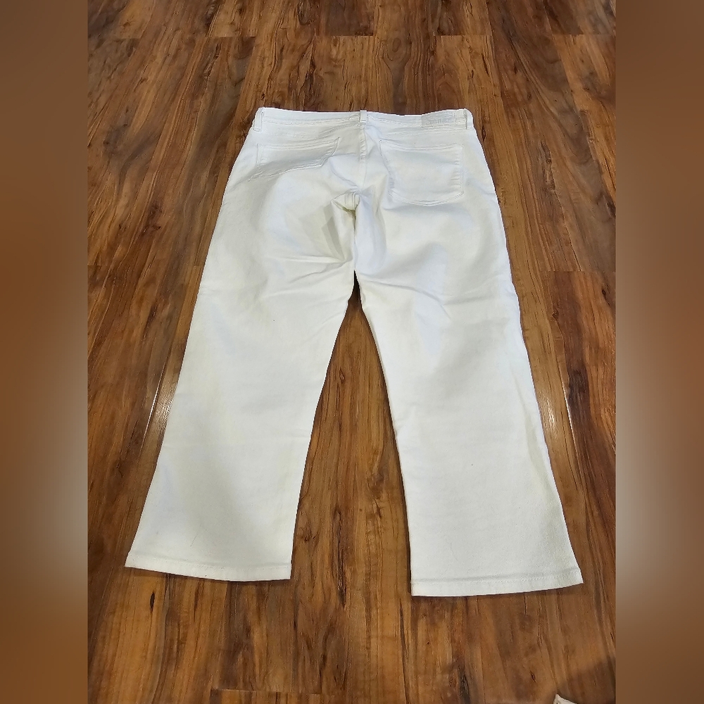 Women's White Capris - Picture 2 of 2